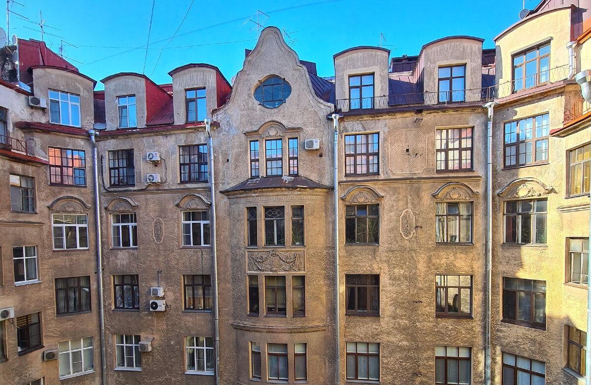 Вид на дом Эйлерса со двора (Фото: Парадная гостья)