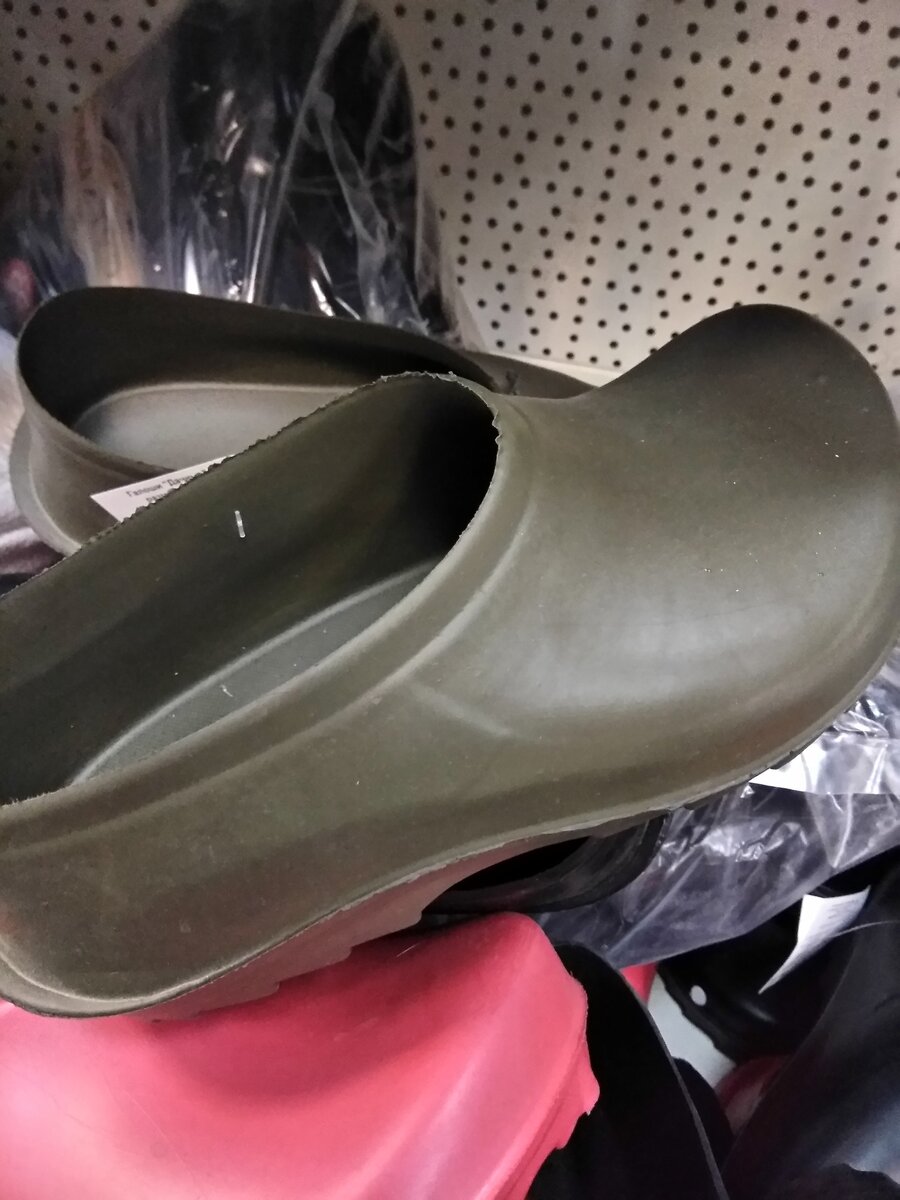 А тапули были изготовлены из галош, купленных в фикспрайсе.