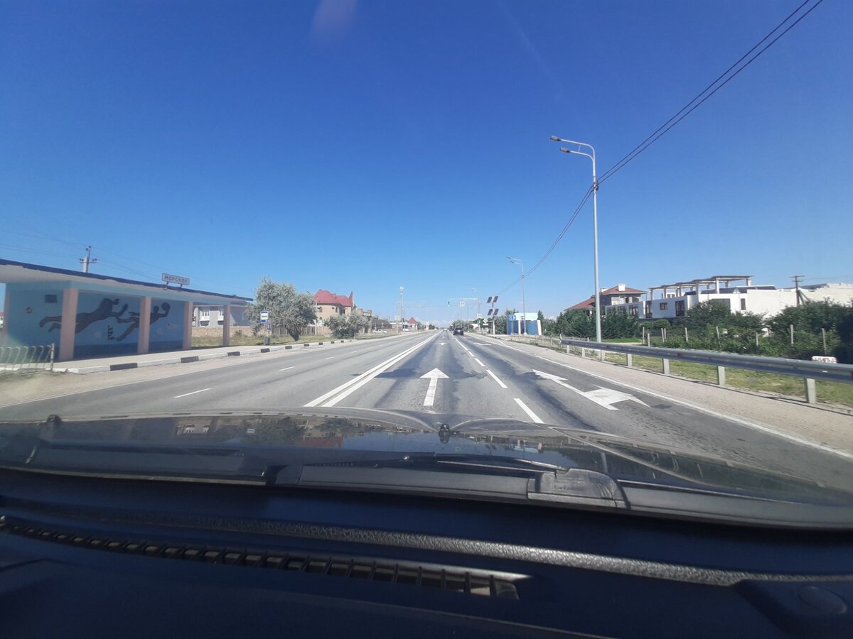 Добираемся на машине. Ехать от Сак 15 минут.