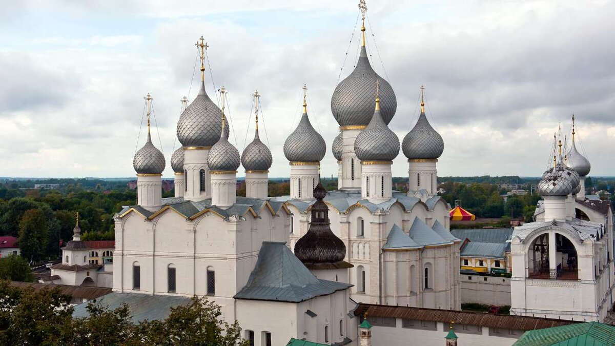    Власти города Ростов Ярославской области захотели дать ему новое название