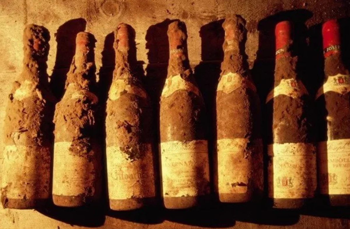 Алкоголь в древности. Древние бутылки. Спиртные напитки в древности. Старинные Винные бутылки.