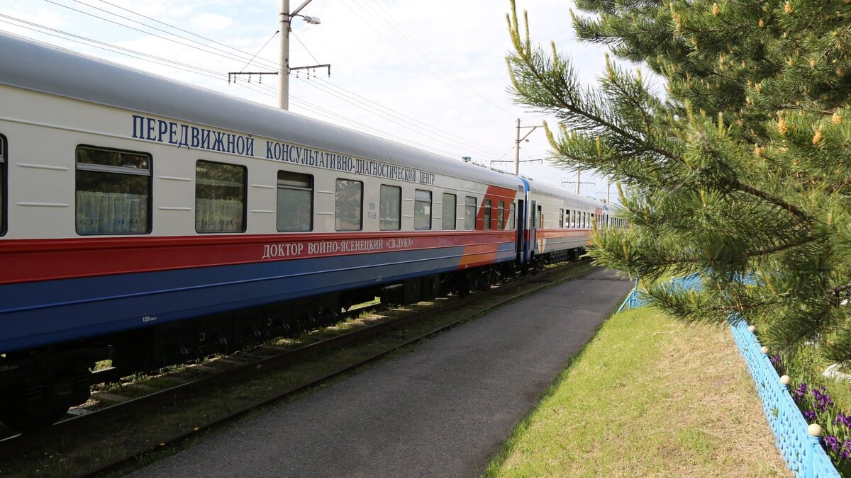     «Поезд здоровья» приехал на первую станцию в Хакасии — Аскиз. График работы поезда продлили, чтобы больше жителей смогли получили квалифицированную помощь медиков.