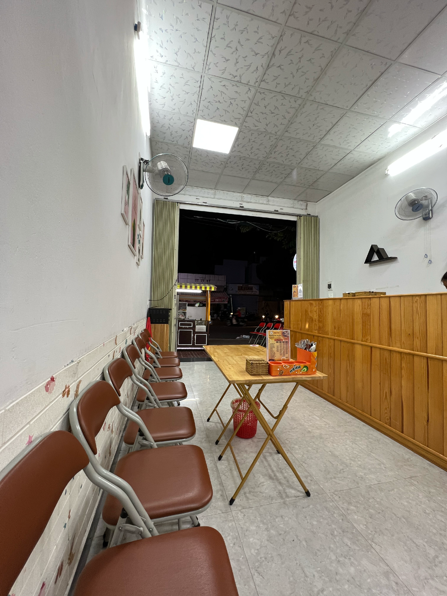 Так выглядит типичное чистое вьетнамское кафе

