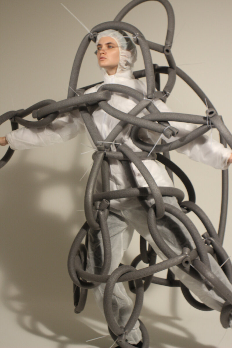 Действительно ли будущему парикмахеру стоит думать о противогазе и грязных волосах или просто учиться любить и слышать своих клиентов.