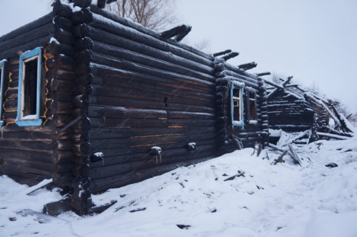    Трёх жителей Тверской области обвиняют в убийстве человека и поджоге дома