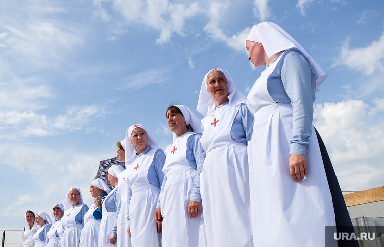    Сестры сыграли женщин, работающих в поле в годы войны (архивное фото)