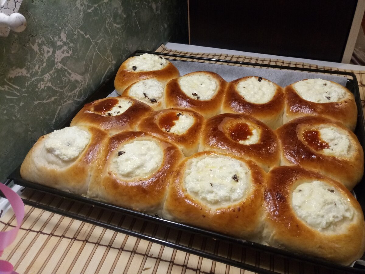 Пирожки с творогом и вареньем