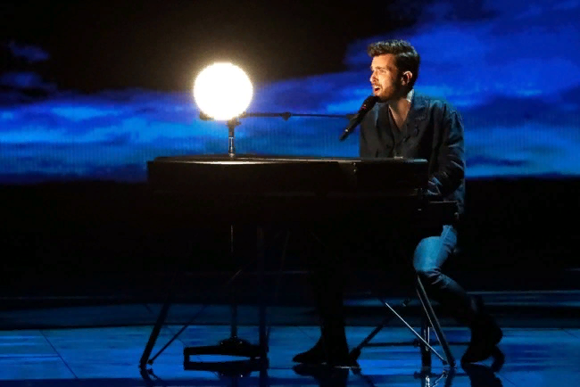 Дункан Лоурен во втором полуфинале Евровидения 2019 с песней Аркада.