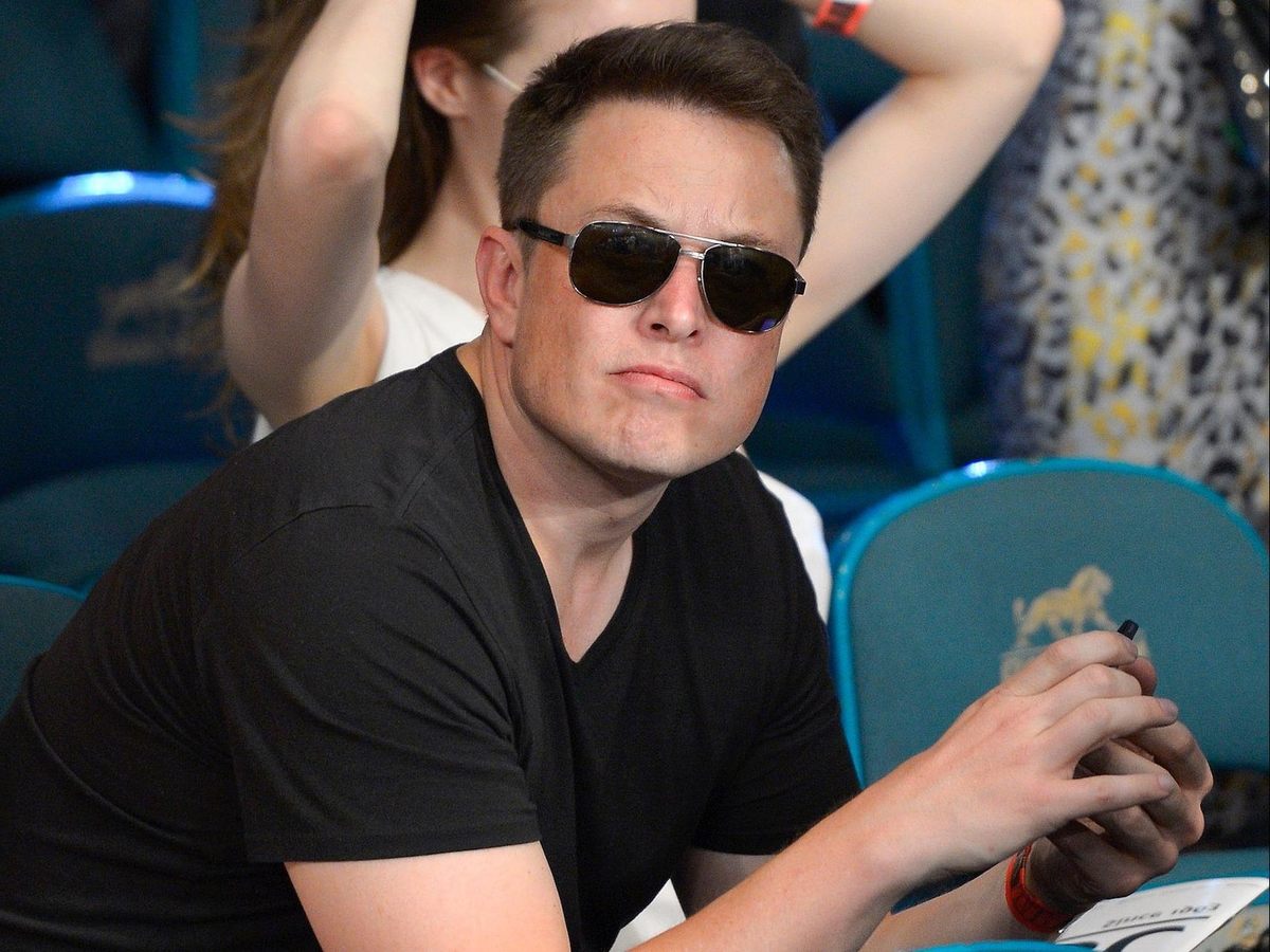 Основатель компании и её CEO в настоящем времени - Илон Маск