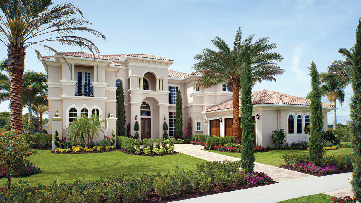 Мягкий средиземноморский климат, восхитительные пляжи, очарование пасторальных деревушек и изысканная лаконичная красота средневековых соборов, высокоразвитая европейская инфраструктура и сравнительно низкие цены – Португалию можно с полным правом назвать одним из самых заманчивых и привлекательных направлений для инвестиций в недвижимость. 
На протяжении последних десятилетий Португалия являлась, фактически, своеобразным аутсайдером Европы. У нее не было культового статуса колыбели европейской культуры, как у Италии или Греции, она не переживала, в отличие от Испании, бума спекулятивных инвестиций в недвижимость, она не была локомотивом европейской экономики, как Германия, столицей моды, как Франция, или банковской “Меккой”, как Швейцария. Но, именно благодаря статусу тихой, спокойной и идиллической европейской глубинки Португалия снискала себе репутацию одного из наиболее интересных, перспективных и многообещающих направлений для приобретения недвижимости. Идет ли речь о небольшом кондоминиуме, апартаментах или доме для личного проживания, объекте коммерческой недвижимости для открытии собственного бизнеса в стране, либо рассматривается комплексный вариант (жилая недвижимость для проживания и сдачи в аренду) – на рынке недвижимости Португалии найдется вариант на любой вкус.

Законодательство Португалии не устанавливает никаких ограничений на приобретение недвижимости иностранцами, вне зависимости от типа и целевого предназначения объекта. Разрешается приобретение недвижимости как на физическое, так и на юридическое лицо, причем первый вариант дает возможность получать Шенгенскую мультивизу на льготных условиях, а в перспективе ходатайствовать о получении ВНЖ и даже ПМЖ в Португалии. Стоимость недвижимости очень сильно различается в зависимости от региона, престижности и статуса того и итого объекта, близости к пляжу и ряда других факторов, но, в любом случае, она существенно ниже, чем в соседней Испании. Стоимость жизни в Португалии также станет приятной неожиданностью для каждого, кто привык к зашкаливающим ценам на Лазурном Берегу, Ибице или Сардинии; в Португалии аналогичные расходы обойдутся гораздо дешевле.

Перед приобретением недвижимости в Португалии необходимо с самого начала определиться с ее типом и способом использования.

Планируется ли покупка “европейской дачи” для проживания в ней на протяжении нескольких месяцев в году и сдачи в аренду в остальное время? Или, наоборот, покупка португальской недвижимости является первым этапом бизнес-иммиграции в страну. Приобретение недвижимости в Португалии также можно рассматривать как долгосрочную стратегическую инвестицию, направленную на защиту капиталов от обесценивания, с перспективой получения стабильной ренты на протяжении десятилетий.

Именно эти соображения, а также схема использования недвижимости напрямую влияют на выбор того или иного региона страны. Самым дешевым вариантом является португальская сельская глубинка, вдали от морского побережья. Стоимость сельского дома, даже представляющего историческую или архитектурную ценность, может быть ниже, нежели стоимость аналогичного объекта в России. Однако инвестиционная привлекательность такого вложения средств представляется более чем сомнительной: приобретенный дом едва ли возможно рассматривать в качестве бизнес-актива даже в отдаленной перспективе, однако этот вариант приемлем для тех, кто покупает недвижимость исключительно для личного использования и планирует иммиграцию в Португалию.

Наиболее распространенный вариант – покупка апартаментов, коттеджа или виллы на португальских курортах Кашкаиш или Эшторил, а также в Алгарве – наиболее популярном туристическом направлении страны.

Высокоразвитая инфраструктура, превосходные условия как для пляжного, так и для активного морского отдыха (серфинг и яхтинг), близость к столичному аэропорту, солидные инвестиционные перспективы – все эти факторы делают покупку недвижимости в туристических регионах Португалии в высшей степени привлекательной. Главное преимущество этой схемы капиталовложений – возможность использования недвижимости как для личного проживания, так и для получения ренты. Именно такой вариант получил наибольшее распространение среди иностранных владельцев португальской недвижимости.

Наконец, к премиум-сегменту португальской недвижимости относится Серебряное Побережье на западе страны и остров Мадейра. У потенциального покупателя здесь практически нет пространства для маневра в разных ценовых категориях: практически все объекты относятся к люксовой нише рынка португальской недвижимости. Впрочем, приобретение виллы на Мадейре – это, в первую очередь, имиджевая покупка, совершаемая ради подтверждения и укрепления собственного статуса, состоятельности и респектабельности.