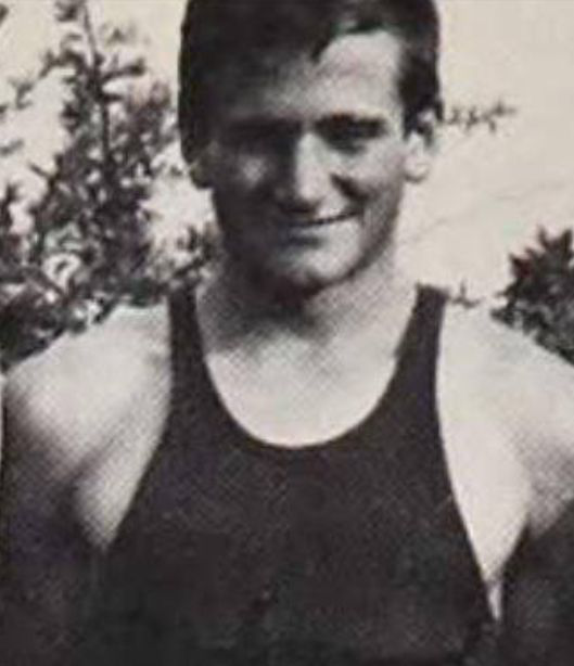 Рекордсмен по бегу одной из средних школы Калифорнии.