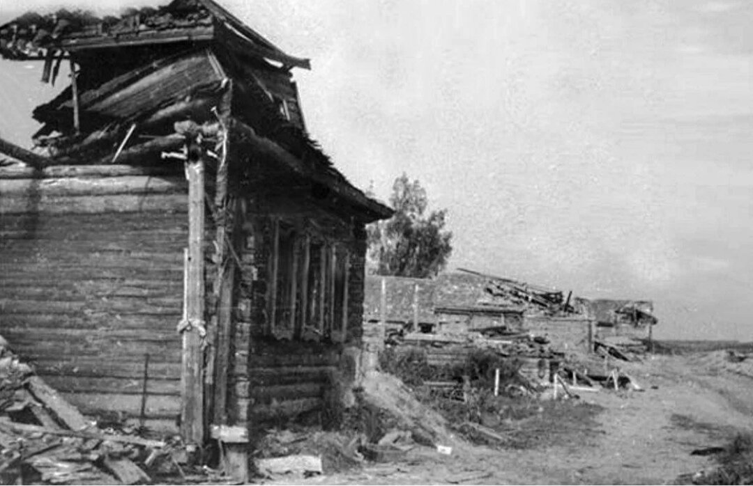 Изба в войну. Разрушенная деревня 1945 ВОВ. Разрушенный деревенский дом после войны.