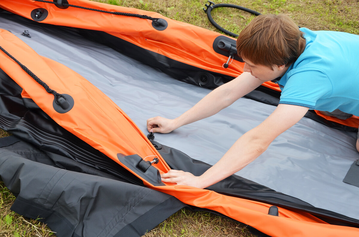 Готовим лодку к спуску на воду