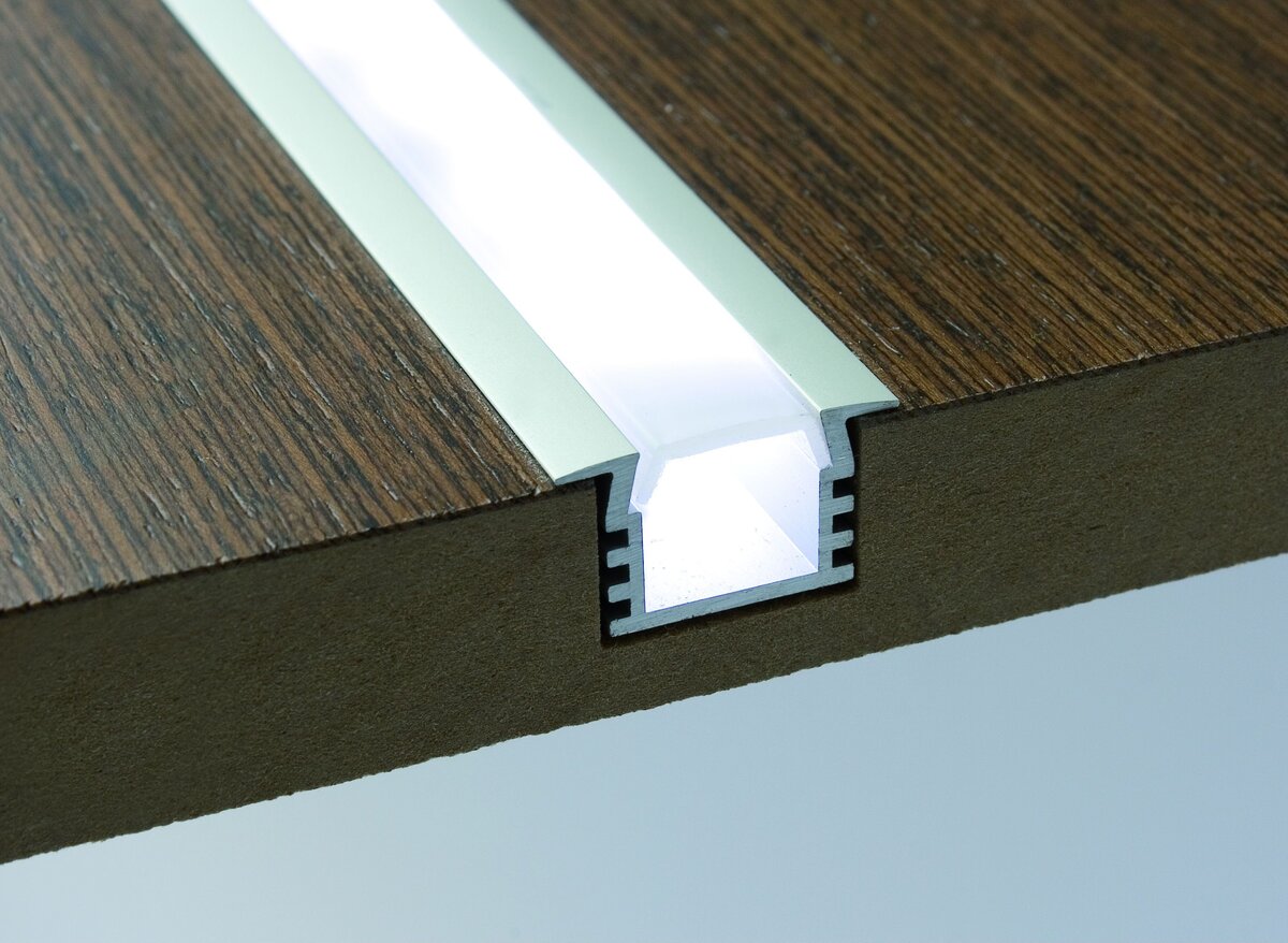 Рис. 2. Врезной профиль для LED-ленты.