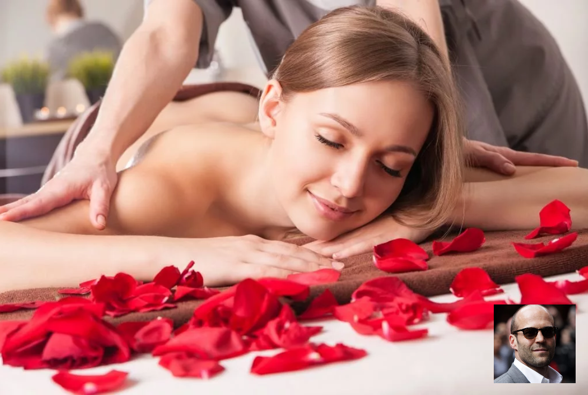 Девушке приятно от массажа