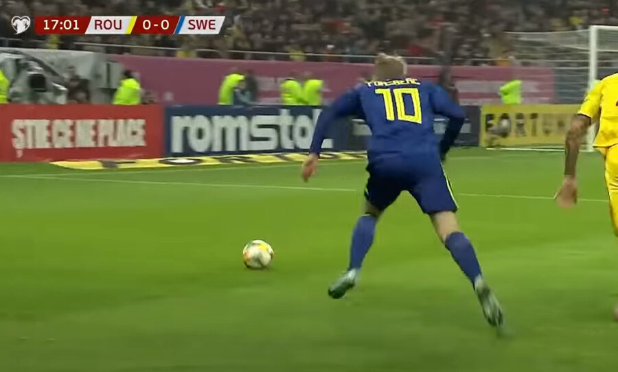 Эмиль Форсберг уходит по бровке. Скриншот трансляции для иллюстрации 