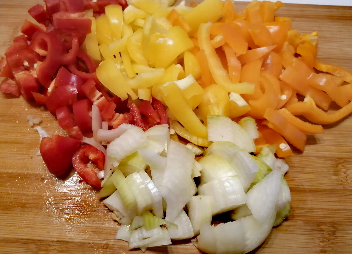 Овощная закуска из баклажан и перца с чесночком