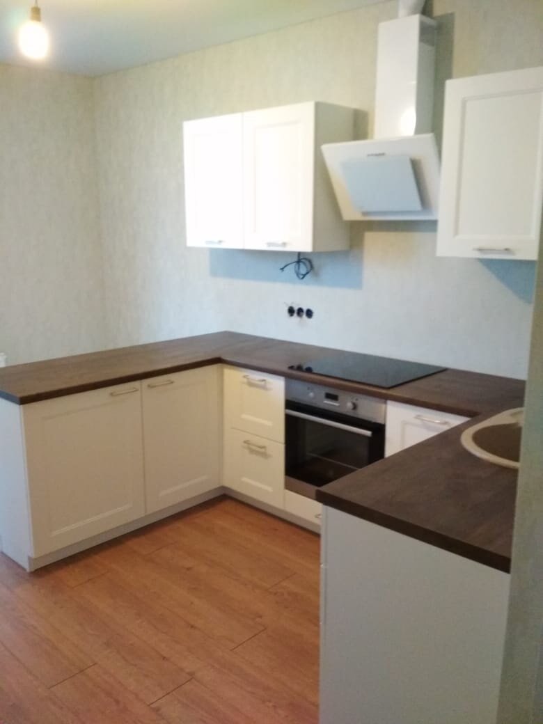 Вид справа.