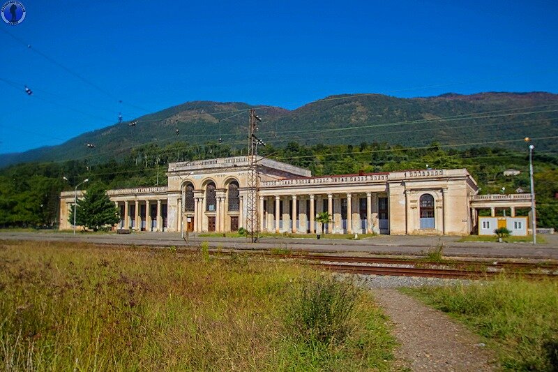 Заброшенный из за войны ЖД вокзал знаменитого курортного города 