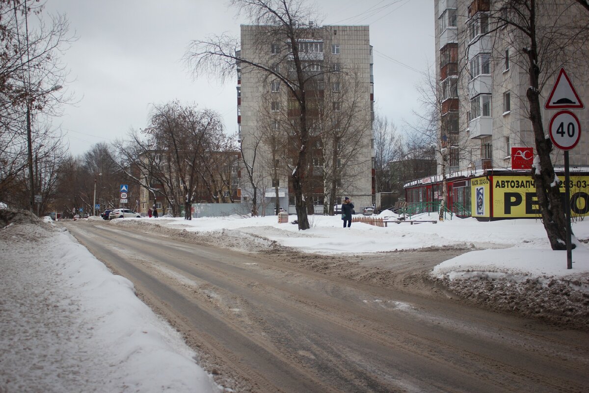 1. 2019 год. Вид от ул. Патриса Лумумбы на Крупскую. Справа дом Патриса Лумумбы 13. Дом Патриса Лумумбы 5 еще на построен