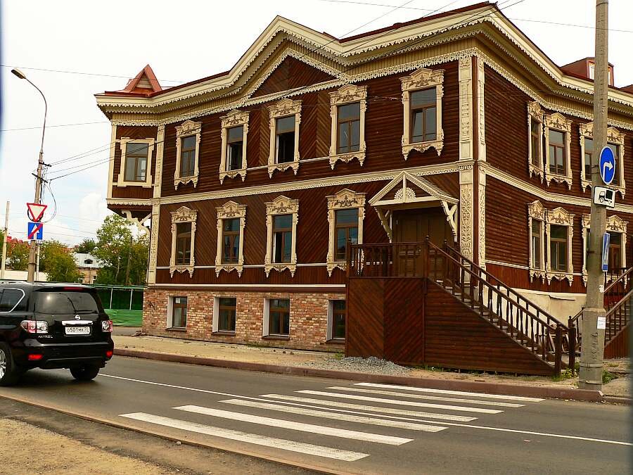 Пер. Батенькова, 7 (на пересечении с ул. Советской и Крылова)