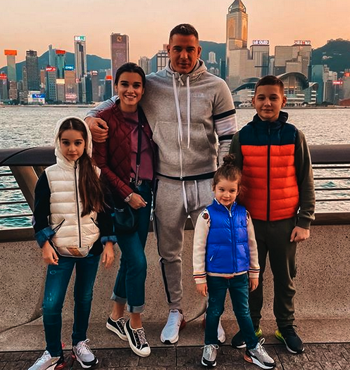 "Начинаем узнавать этот потрясающий город"- так Ксения подписала это фото в инстаграм.