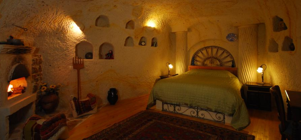 Комфортабельный номер в пещерном отеле