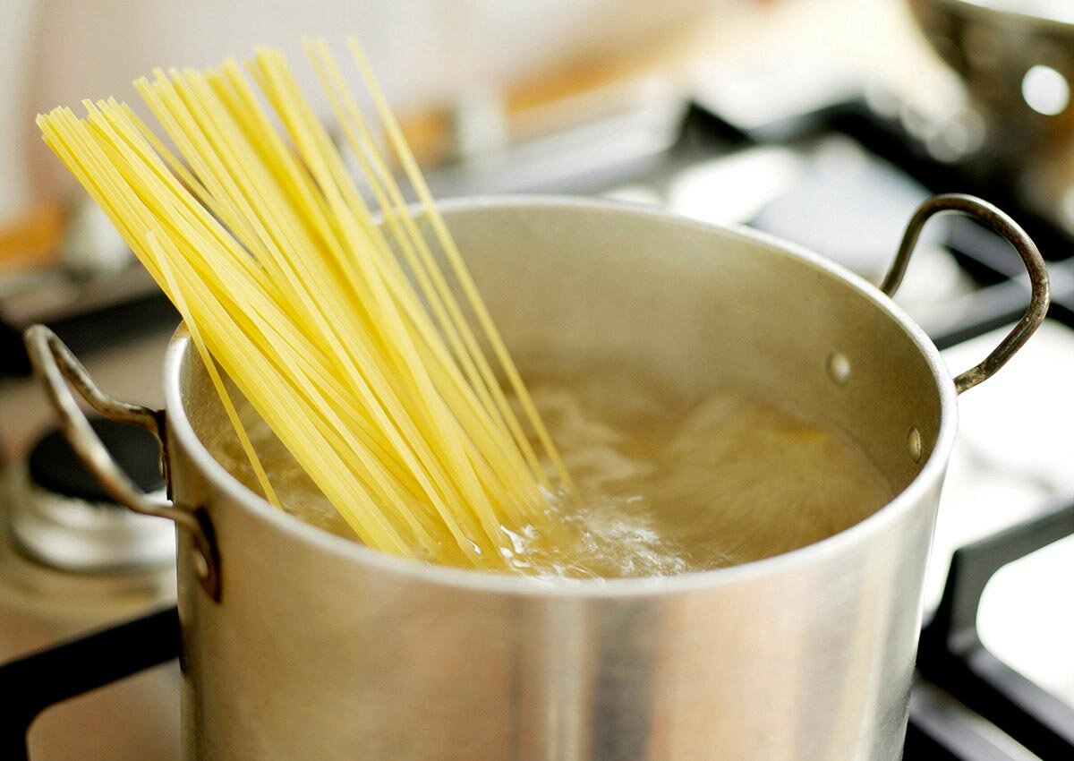 Промывать ли спагетти после варки