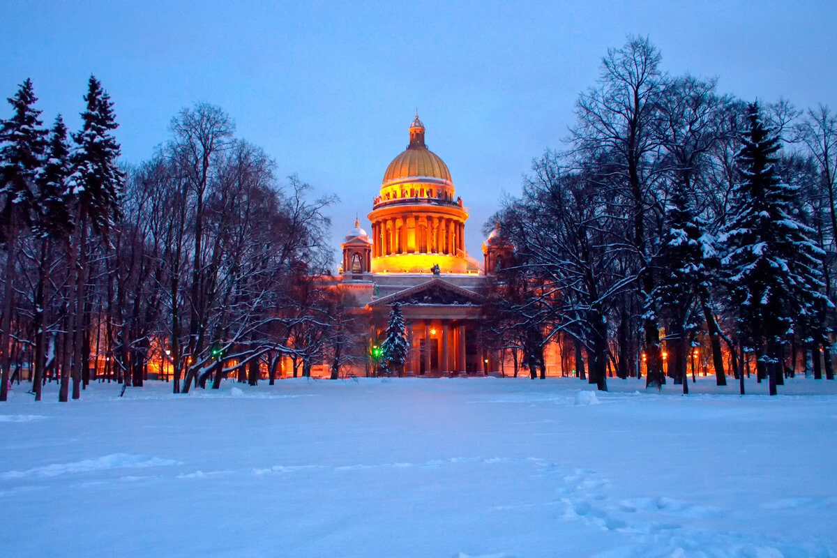 Исаакиевский собор в Санкт-Петербурге. Зима 2011 года. Фото автора.