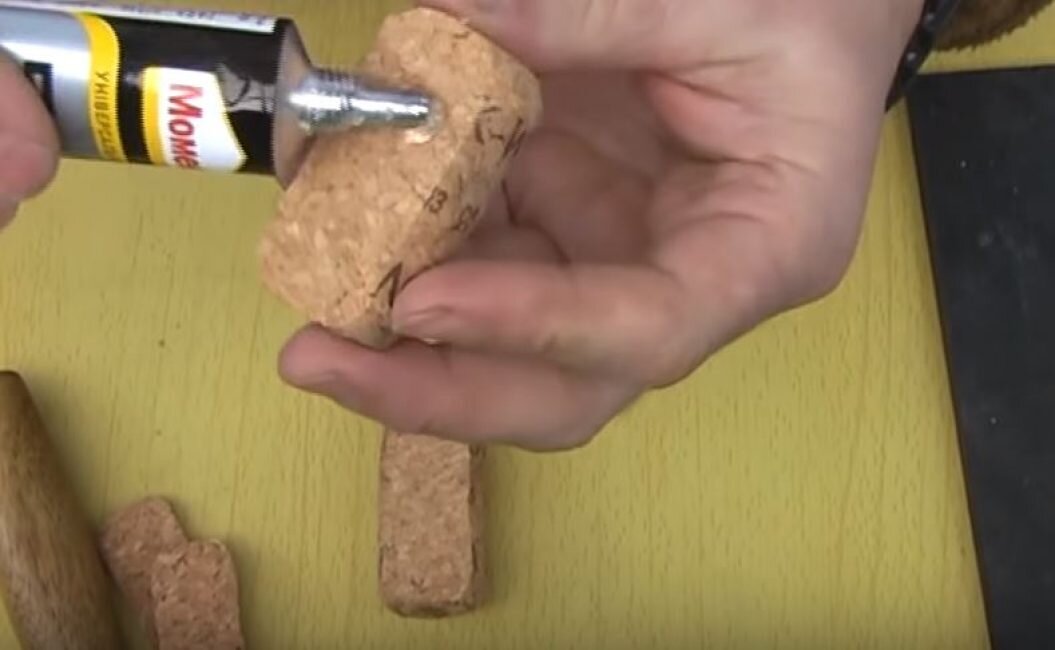 Ручки для ножей из пробки. Рукоятка из пробки от шампанского. Ручки для ножей из пробки. Рукоятка для ножа из пробки. Рукоять ножа из пробки.