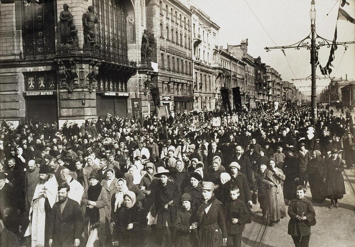 Крестный ход 1918 года. Фотография взята из открытых источников.