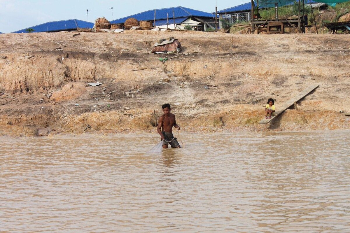Ловят рыбу ежедневно. Не наловишь если - не поешь.