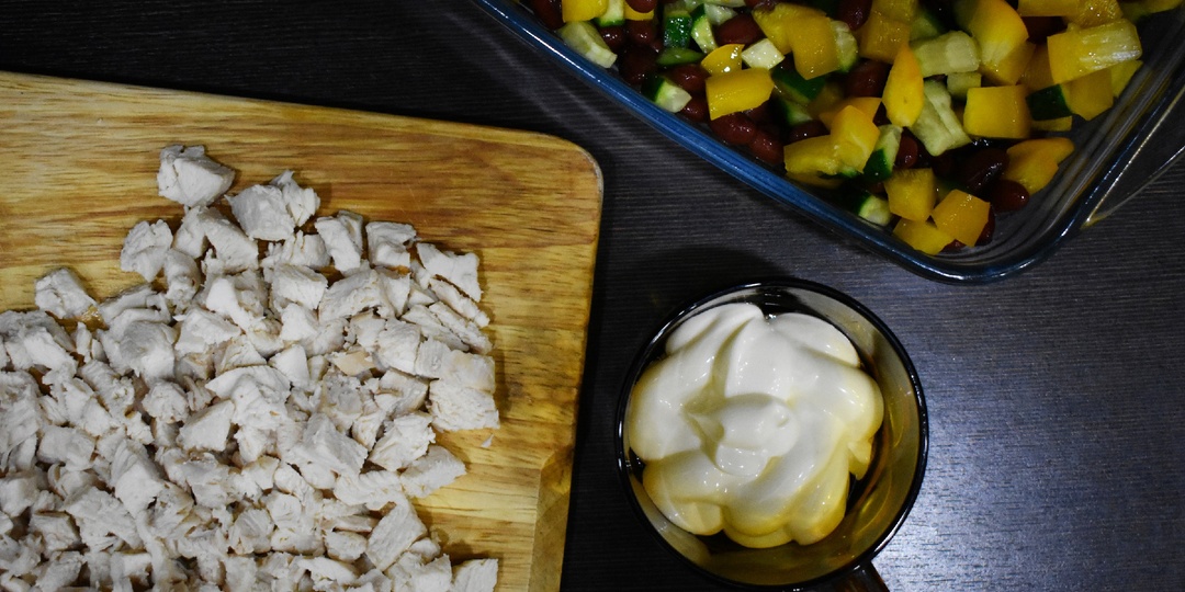 Пять продуктов для яркого салата: что с чем смешать?