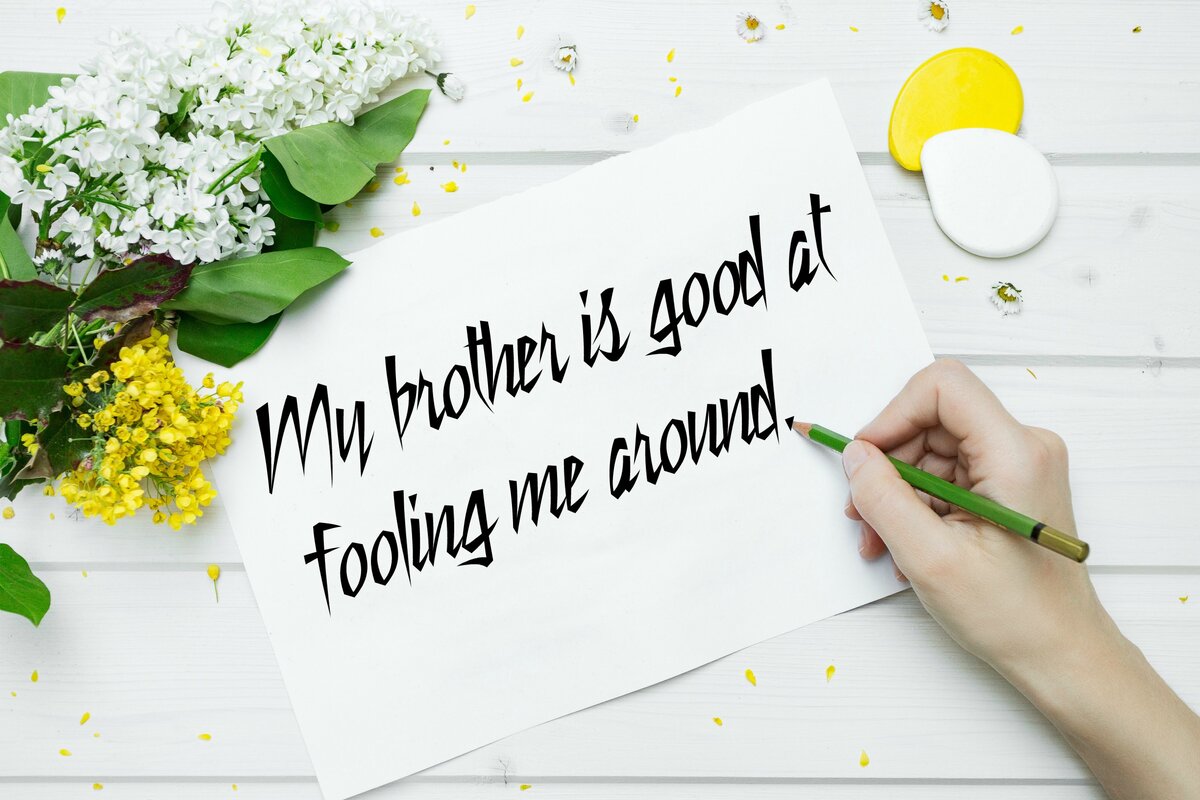 У моего брата хорошо получается обводить меня вокруг пальца.