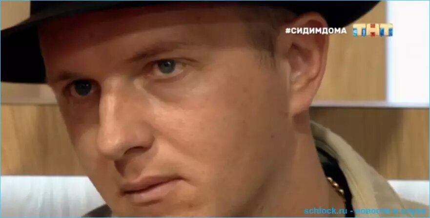 На ток-шоу "Бородина против Бузовой"  попытались в студии выяснить, почему от Рапунцель-младшей сбегают все мужчины. Даже навязанные проектом кандидаты, такие как Никита Уманский и Игорь Григорьев, предпочитают надеяться, что сойдется еще Савкина с Денисом Мокроусовым, хотя того в холодный пот бросает от такой перспективы. В том, что от Алены Савкиной отказались все кавалеры - виноват Яббаров! Это он для неё эталон мужчины и участника Дома 2, что можно было еще раз увидеть в этом эфире телешоу.

От него началась тенденция ухажеров убегать от клана Рапунцелей, роняя тапки. Именно Илья Яббаров первым начал говорить, что Аленушка непривлекательна как женщина и плоха в главном домовском вопросе - в "волшебстве". И манеру общения Илюхи с оплеухами Савкина полностью одобряет, так что отсчет беглецов от ищущей семейного счастья младшей сестры Ольги Рапунцель начался именно с него.
