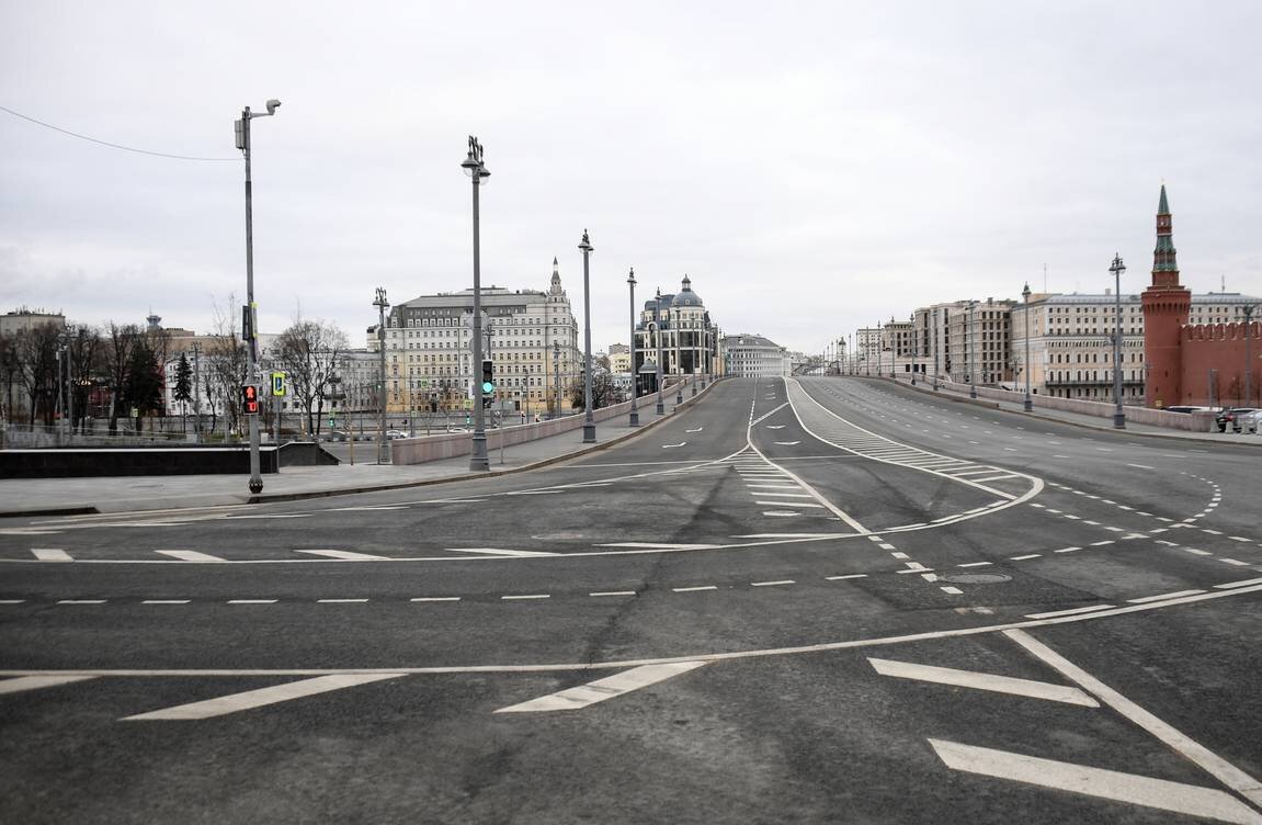 опустевший город из-за самоизоляции