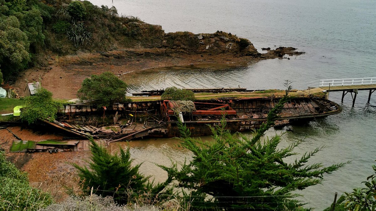 https://www.reddit.com/r/AbandonedPorn/comments/cgorji/abandoned_steam_ship_boiler_still_in_place/