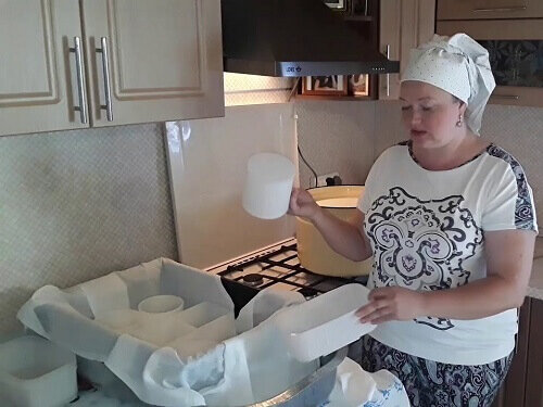 Светлана Рощина варит сыр