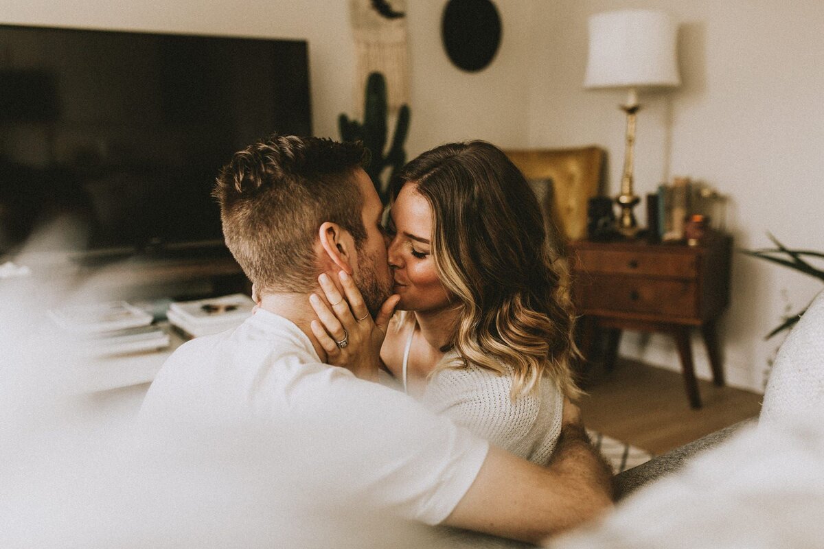 Чем занимаются любовники. Двушка с парнем в постели. Отношения с женатым. Чем занимаются любовники. Чем занимаются любовники.