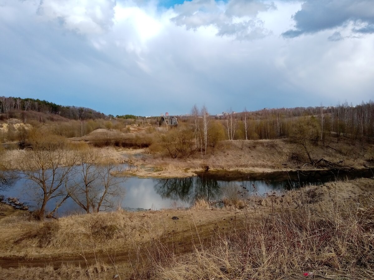 Если приглядеться, видны останки "моря"