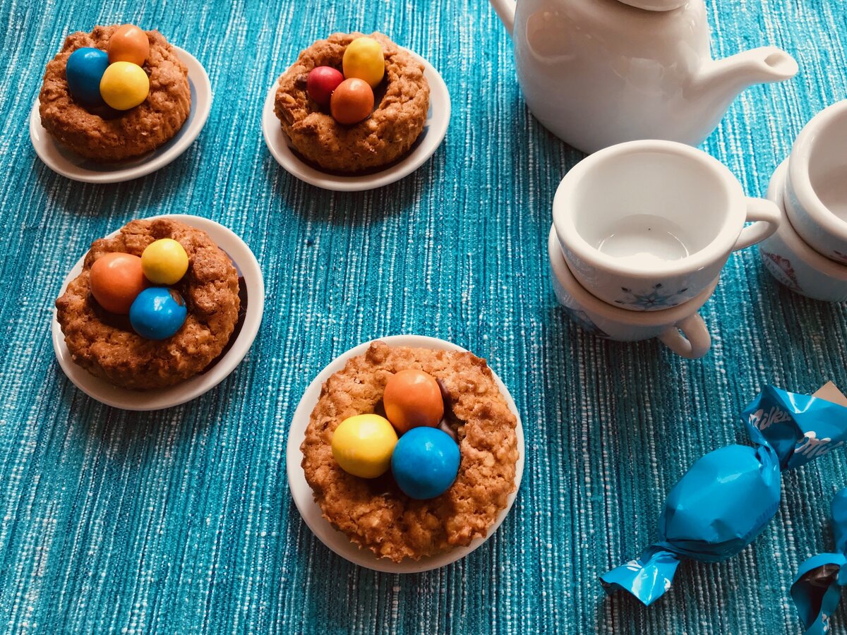 Моя внучка когда была поменьше, очень любила угощать этим печеньем своих кукол:)