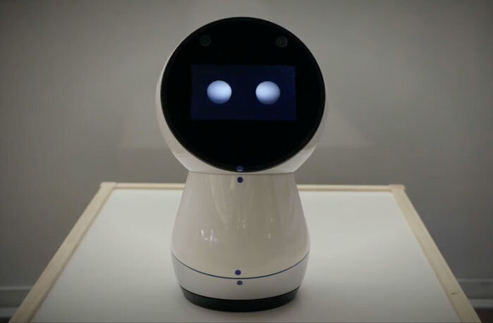 Знакомьтесь, это робот Jibo. Он имитирует взгляд, и это очень важно для лечения