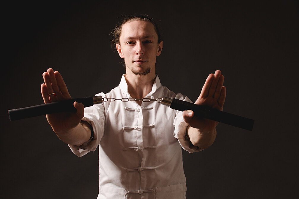 Удары нунчаками для начинающих. Нунчаки урок видео. Уроки нунчаку для начинающих. Нунчаки уроки. Нунчаки фристайл.