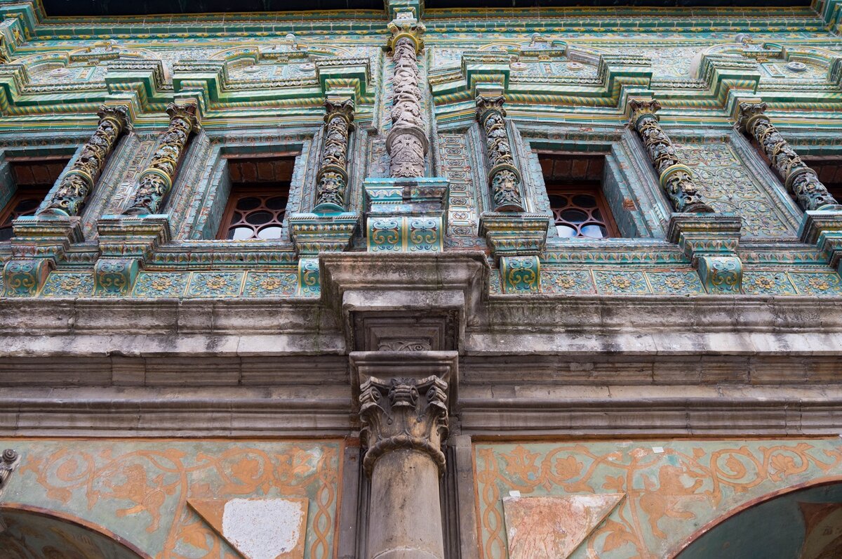 Изразцовая плитка лубяной стены Крутицкого теремка. 