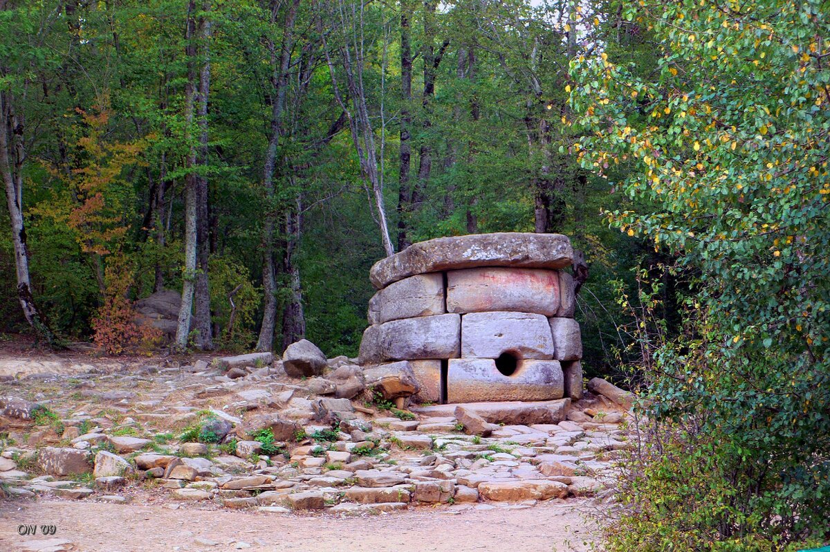 Дольмены геленджик фото