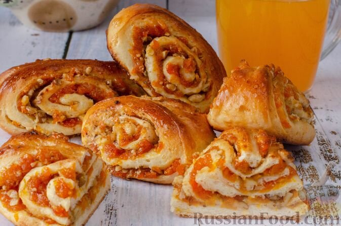 молоко, масло сливочное, масло растительное, яйца, сахар, мука, дрожжи сухие, соль, курага, орех грецкий, лимон