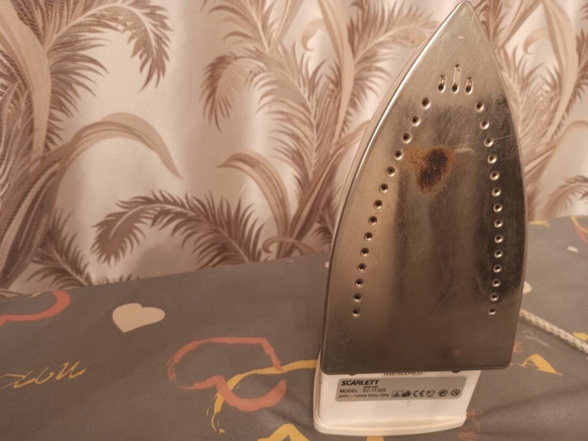 Фото сделано автором (пригарина на утюге)