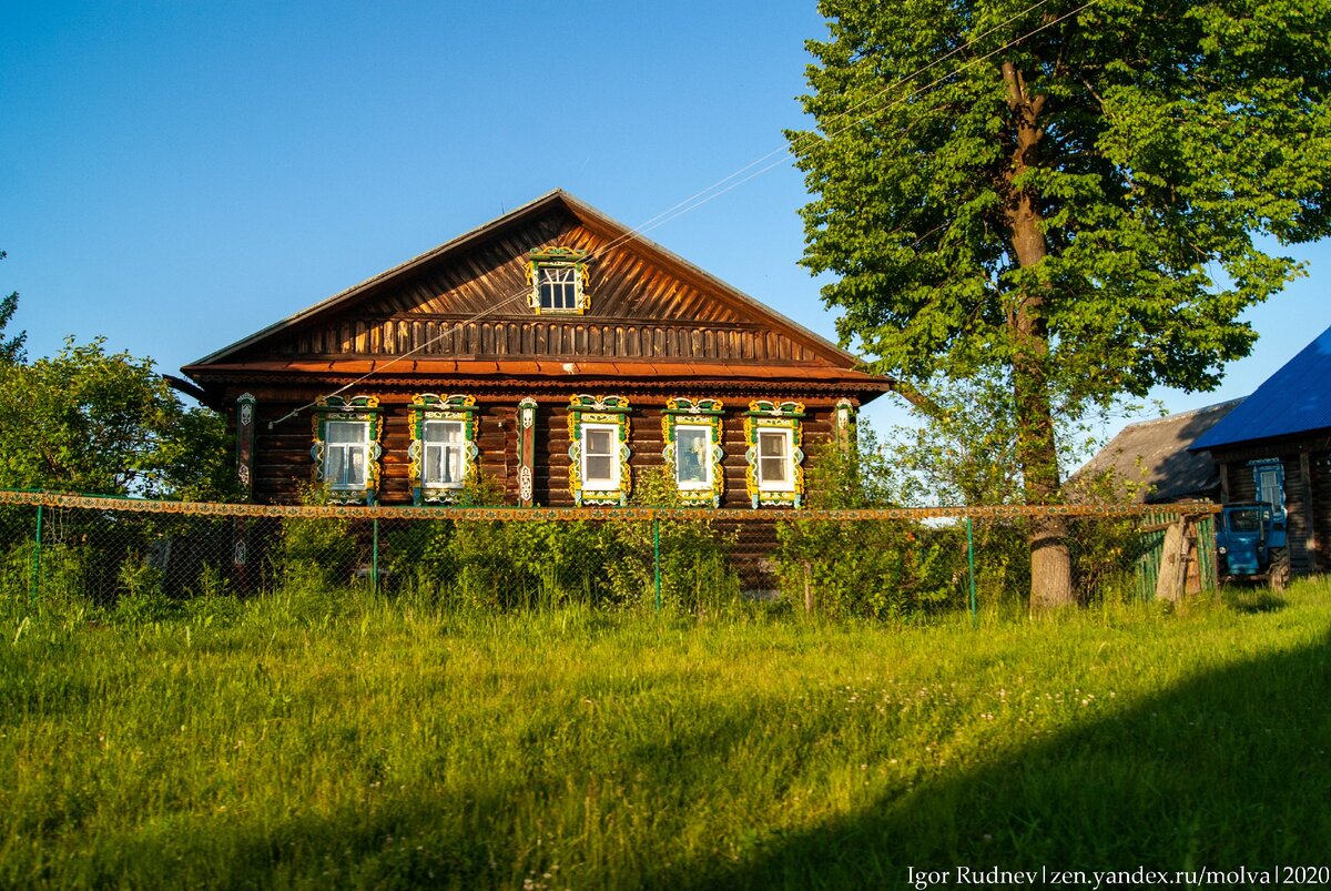 Нижегородской обл дома в деревне. Нижние таволги. Деревня таволги. Деревня Хахалы. Дом в глухой деревне.