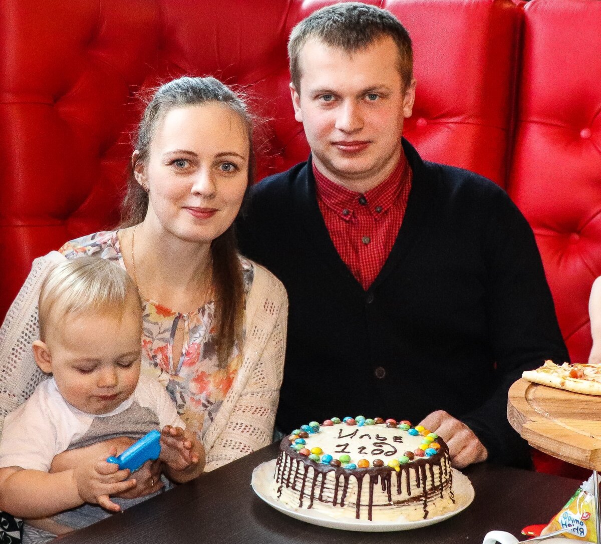 Кстати, о вкусняшках - пекла такой торт на 1 год сыну