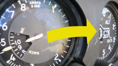 Уменьшение показаний высотомера при приближении значения скорости к М=1. Источник: youtube.com.